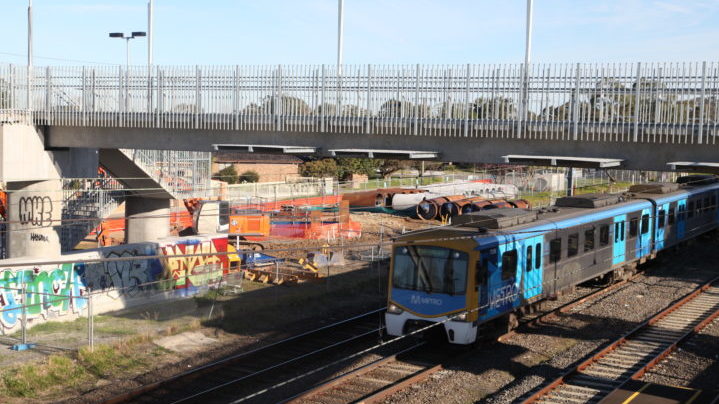 Microtunnelling under railways